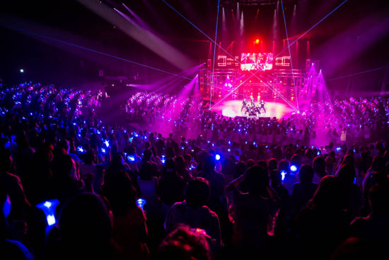 韩团BTOB日本演唱会八千观众点燃现场气氛|B