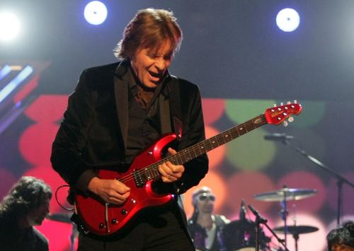 ͼģJohnFogerty̨ɫSOLO