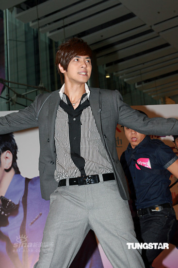 ͼ�ģ���־�����ǩ����-��־�龢װ����