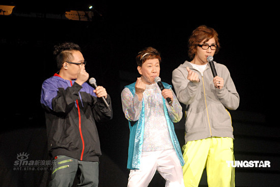 爆金烂2009演唱,除了同公司的好友如吕珊,苏珊及太太李丽仪表演嘉宾