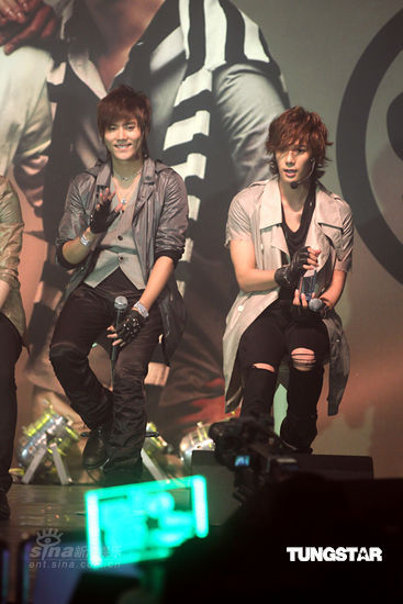 图文：SS501香港歌迷会--圭中(左)与政民