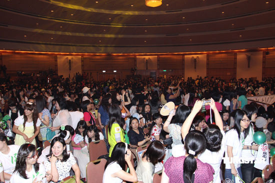 图文：SS501香港歌迷会--现场歌迷蜂拥