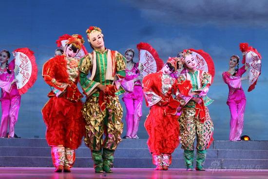 图文:科学发展颂晚会-开场舞华丽多姿