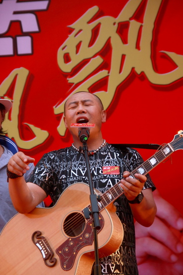 李杰举行音乐会发布会 齐秦董文华到场助阵(图)