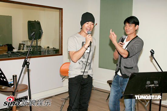 刘德华 任贤齐 彩排飙歌 亲热搂肩膀如 兄弟 _ 任贤 