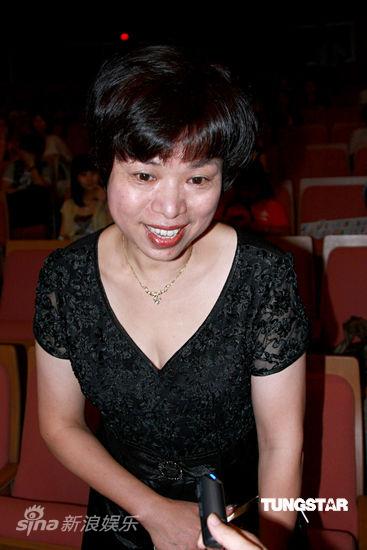 图文:张敬轩广州开唱火爆-张敬轩妈妈支持儿子