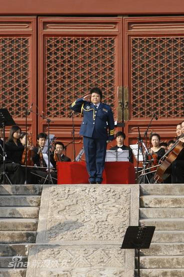 韩红北京太庙发新专辑力邀孙楠入空军