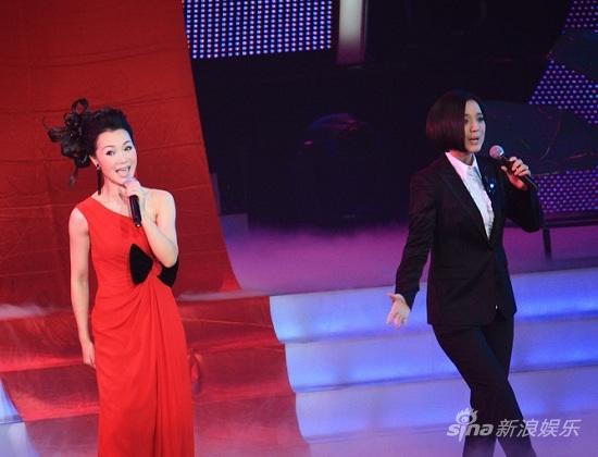 吕薇毛宁浪漫起舞 <wbr>共同演绎《枫桥夜泊》(图) 吕薇白雪深情对唱演绎经典姐妹情深(组图)