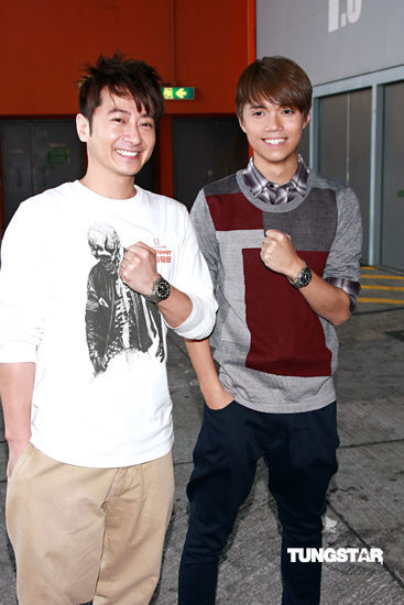 图文:众星便装拜神-孙耀威和张敬轩