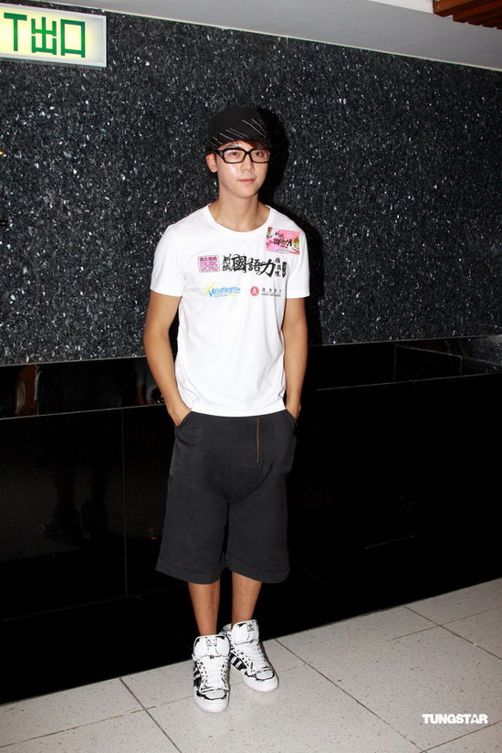 会-陈伟霆潮人装扮