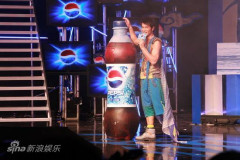 四巨星拍广告 古天乐骑白马蔡依林变孙悟空【图】