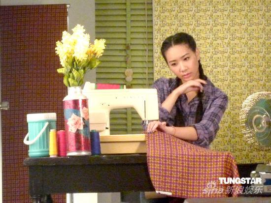 组图:吴雨霏化身<em>工厂妹</em> 与Hardpack拍音乐MV