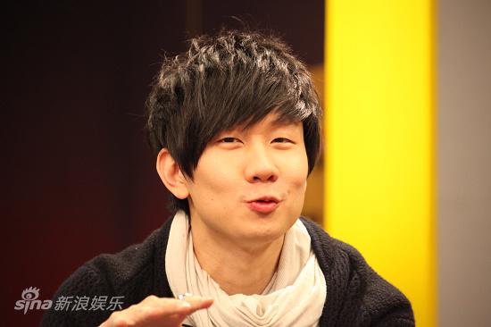 图文:林俊杰做客聊新碟-微笑聊天