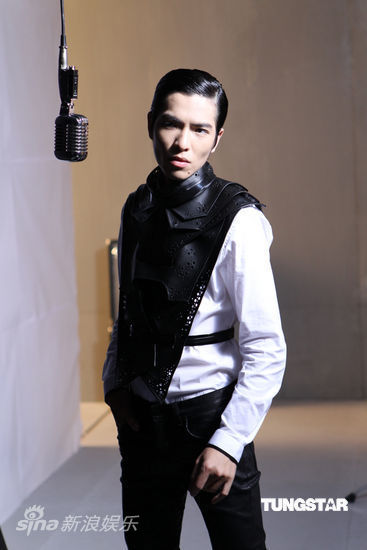 图文:萧敬腾拍《狂想曲》MV-萧敬腾将推新专