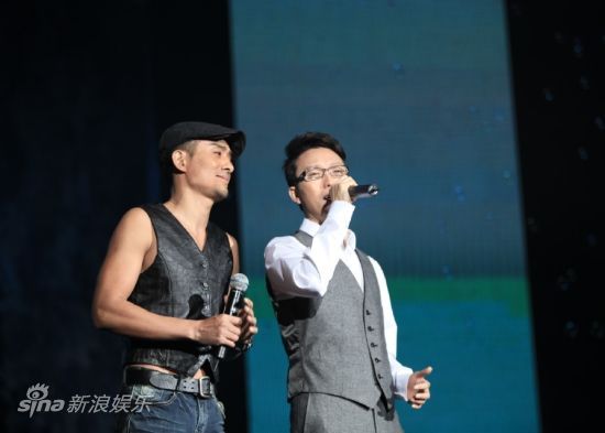 图文:李玉刚圣诞连演两场-李玉刚阿宝《倾国倾