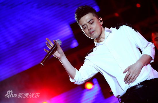 图文:黄耀明北京献唱-黄耀明表演