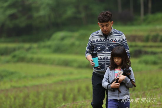 黄磊多多大山养宠物 文艺少女惹人爱