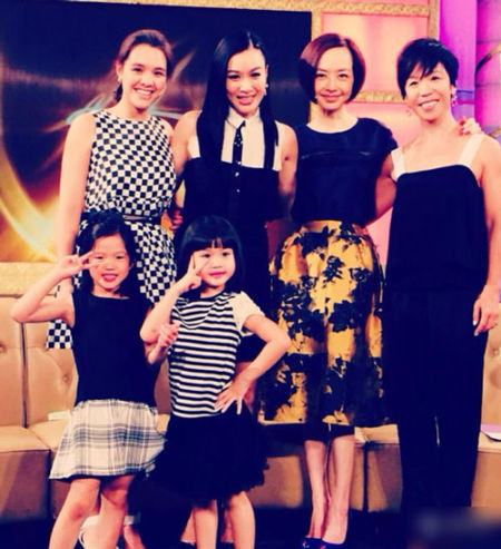 8月17日钟丽缇带三个女儿上节目全家是大美女3p