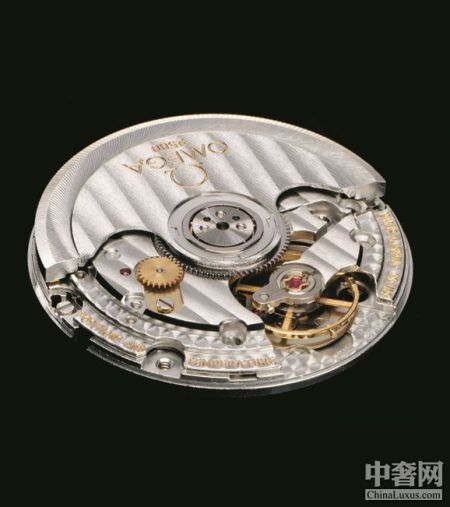 2500同轴机芯搭载了欧米茄无卡度游丝