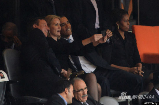 曼德拉追悼大会上，英国、丹麦和美国三国领导人的自拍照片在网上疯传