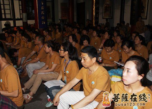 学修营全体学员聆听讲座 
