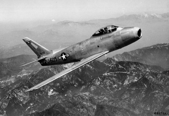 人类战争史上第一次大规模的喷气式飞机对战，始于朝鲜战场。