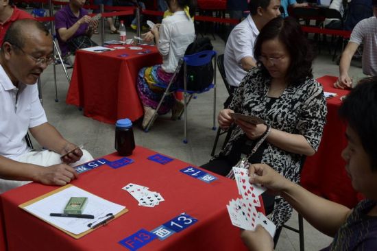巴比爺爺比賽時很認真