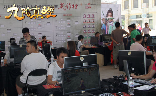 江湖豪杰群聚的線下擂臺賽現場