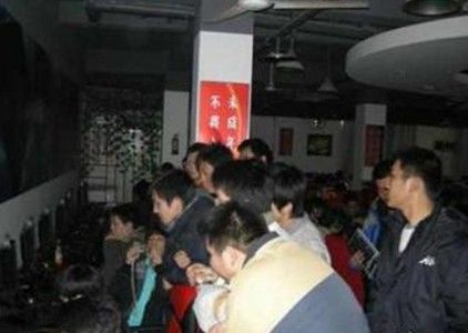 打到了好东西,就只有被围观的份。