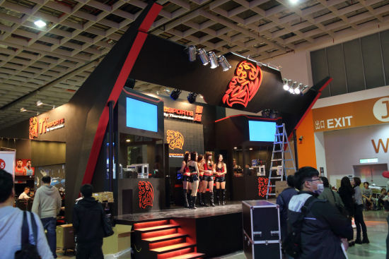 ������ֱ߾��� Tt eSPORT ��̯λ