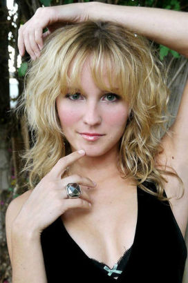 ������Σ����Ů����ѩ��ġ���ģ��Sara Fletcher��