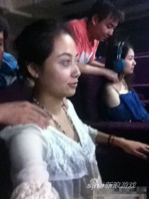 <em>色老头</em>掀美女裙子 极品屌丝宅男的YY_玩家资讯