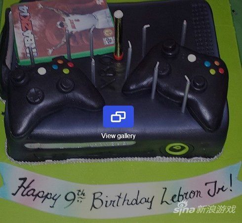 篮球巨星送9岁儿子游戏机造型生日蛋糕_玩家