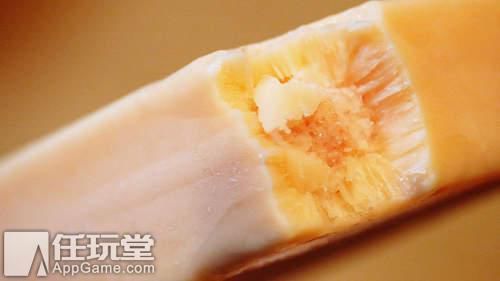 少见的橘色冰棒,最外层是拿坡里意大利面口味的冰 少见的橘色冰棒,最外层是拿坡里意大利面口味的冰
