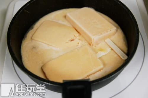 于是,惯例的料理教室又再次开始了!首先将3支意大利面冰棒加热融化 于是,惯例的料理教室又再次开始了!首先将3支意大利面冰棒加热融化