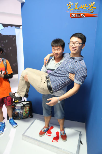 《完美国际》CJ展台惊现一对好基友