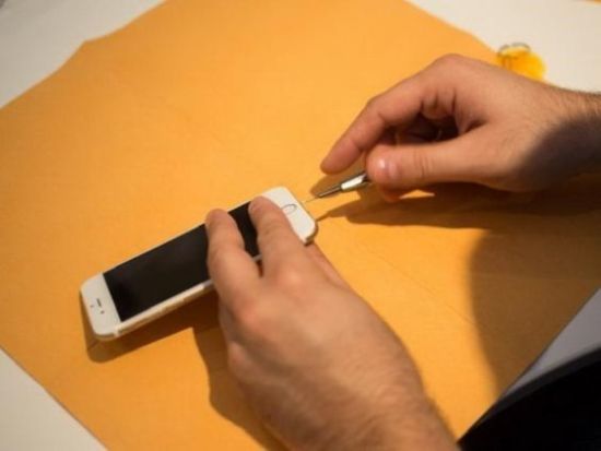 一部24K黄金版iPhone 6的诞生过程
