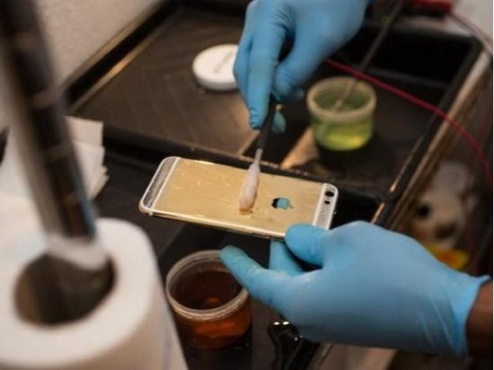 一部24K黄金版iPhone 6的诞生过程