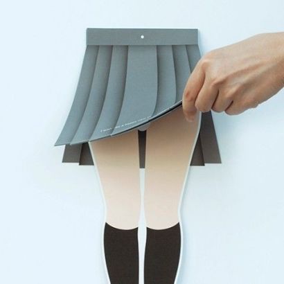 裙下有内容 日本设计师推出2015年掀裙日历