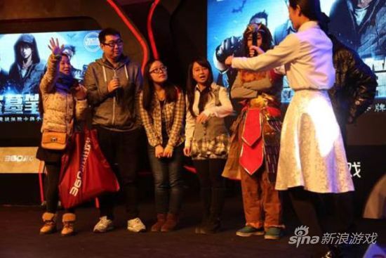 360游戏狂欢节开幕 绝色coser齐聚“北京的CJ”