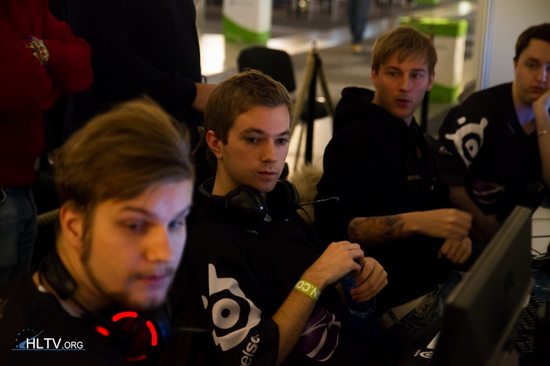 NiP战队赢得THOR公开赛2012决赛冠军