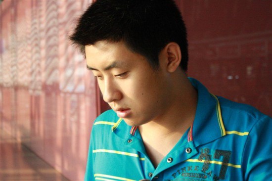 狙神70KG微博爆合同照 或将成为倾城一哥_穿