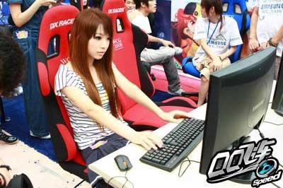 香车美女有美女的地方就有《QQ飞车》_网络