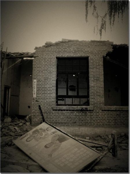 唐山大地震废墟上的抢劫风潮