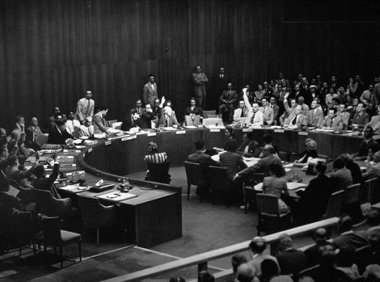 1950年6月27日，联合国安理会决定干涉朝鲜战争，当时苏联代表不在位。