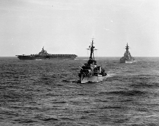 1950年朝鲜战争爆发，美军第七舰队进入台湾海峡。