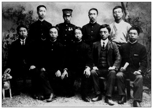 1905年,章士钊(后排左一)与华兴会部分会员在日本合影.