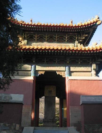 位于北京西郊的景帝陵碑亭现状
