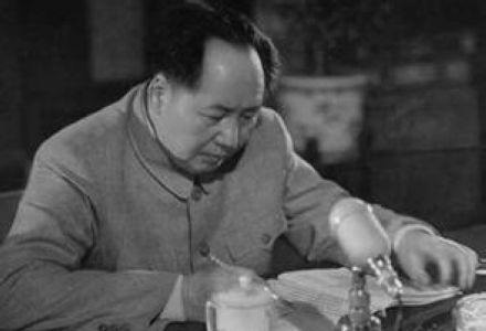 作为终生致力于“打破一个旧世界”的革命者，毛泽东非常欣赏孙悟空“强者为尊应让我，英雄只此敢争先”的反叛精神。
