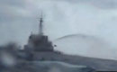 实拍台湾海巡船喷射水柱对日方进行还击